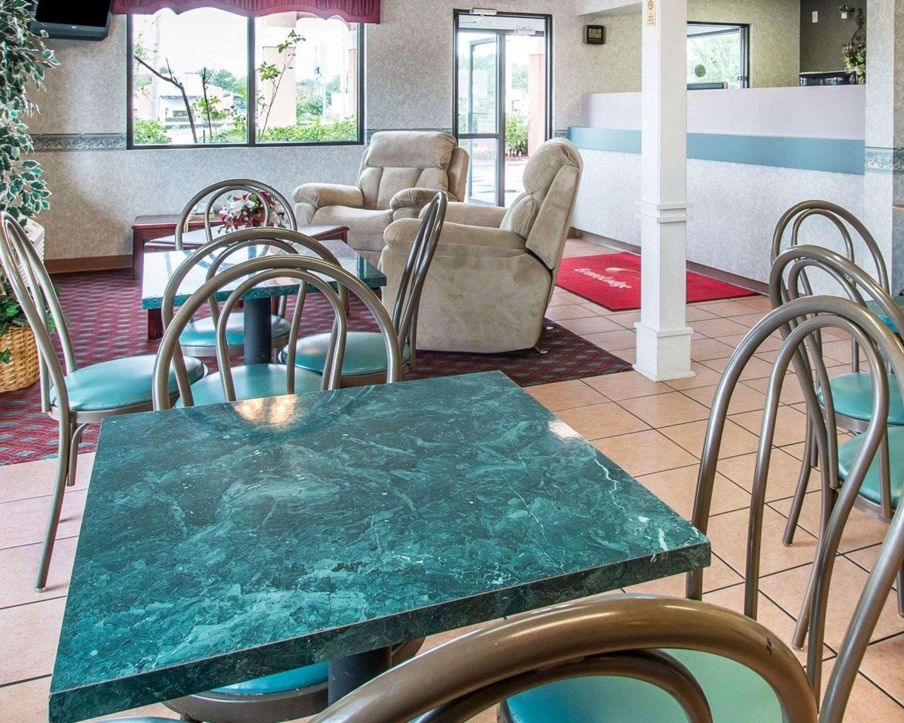 Econo Lodge Dothan Eksteriør billede